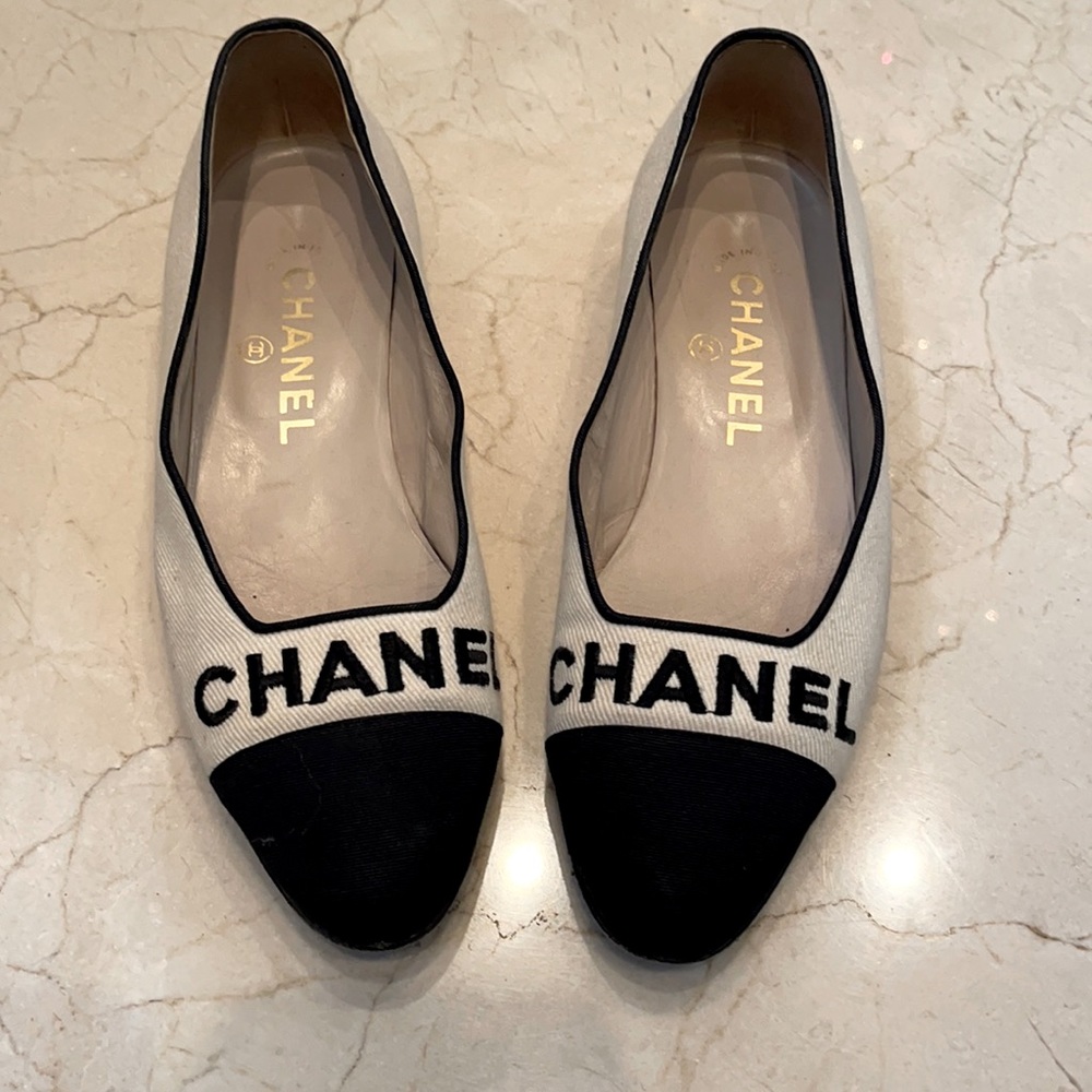 Vintage Chanel navy and ivory linen ballerina flats size 35.5